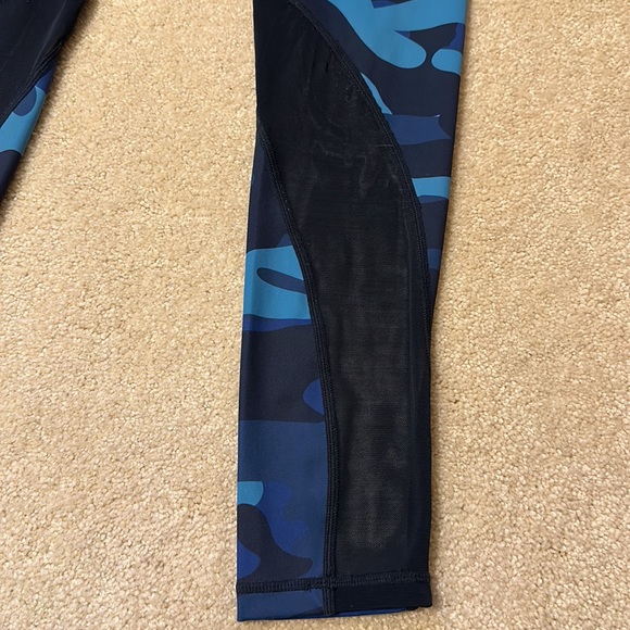 Zyia Active Blue Camo leggings with black mesh inserts size 2 - Picture 8 of 9